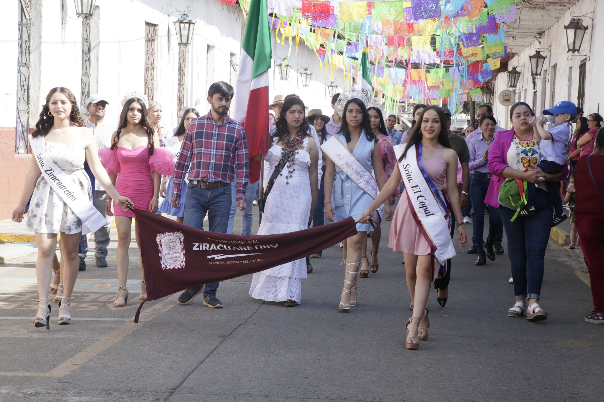 Desfile de la Primavera y Conmemorativo al 218 Aniversario al Natalicio del Lic. Benito Juárez García 